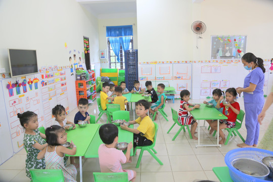 Quảng Trị: Hỗ trợ cải thiện bữa ăn cho trẻ mầm non miền núi