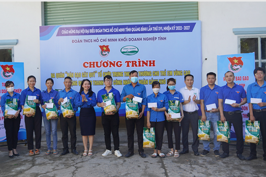 Gây quỹ, mang Tết Trung thu đến với trẻ em, học sinh vùng cao Quảng Bình
