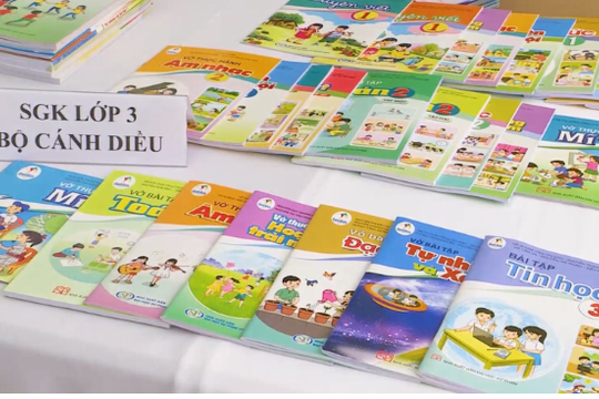 Sách giáo khoa Cánh Diều miễn phí về với học sinh nghèo Phú Yên