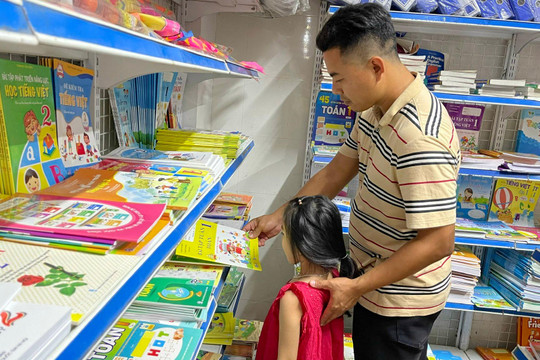 Lào Cai: Bảo đảm mỗi học sinh một bộ sách vào năm học mới