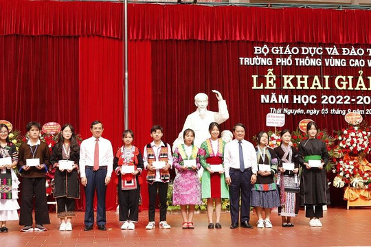 Hơn 300 nghìn học sinh Thái Nguyên hân hoan chào đón năm học mới