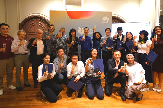 Sinh viên Việt Nam giành chiến thắng cuộc thi 'Hạt giống cho tương lai APAC Tech4Good'