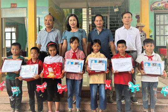 Tết Trung thu đến với học sinh nghèo huyện Yên Thế