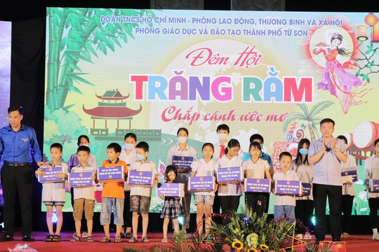 Bắc Ninh tặng quà cho học sinh khó khăn dịp Tết Trung thu