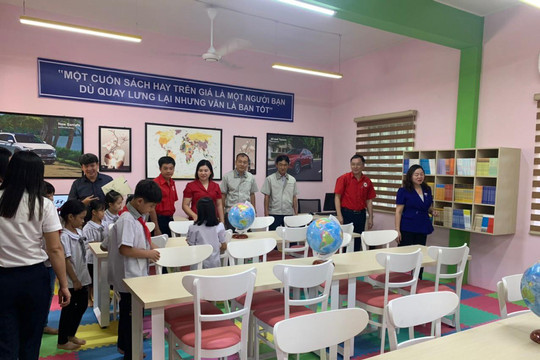 Ninh Bình: Tặng thư viện cho Trường Tiểu học Gia Lạc