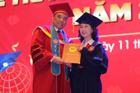 Trường ĐH Ngoại thương trao bằng tốt nghiệp cho 2.234 tân cử nhân