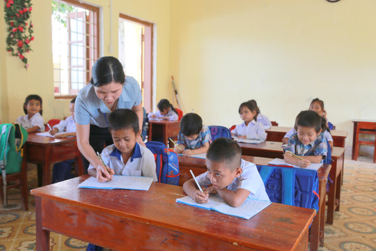 Khắc phục tình trạng thiếu giáo viên ở vùng khó Quảng Trị