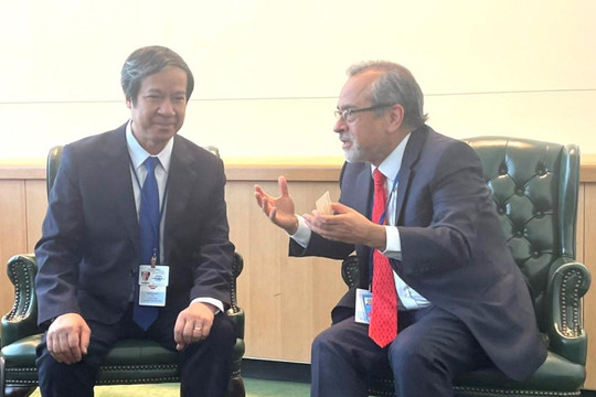 Bộ trưởng Nguyễn Kim Sơn làm việc với đại diện World Bank