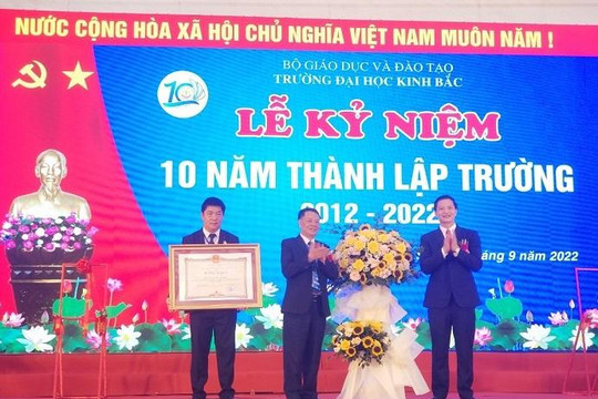 Trường Đại học Kinh Bắc nhận Bằng khen của Chủ tịch UBND tỉnh Bắc Ninh