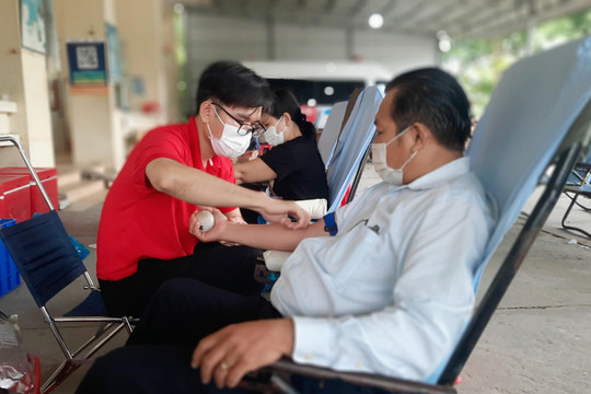 Giáo viên An Giang tham gia hiến máu tình nguyện