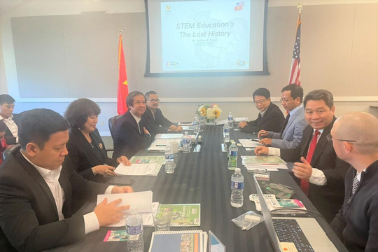 Lãnh đạo Bộ GD&ĐT Việt Nam làm việc với tổ chức STEM toàn cầu