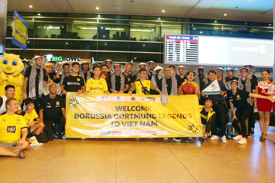 Dortmund được chào đón nồng nhiệt khi đến Việt Nam