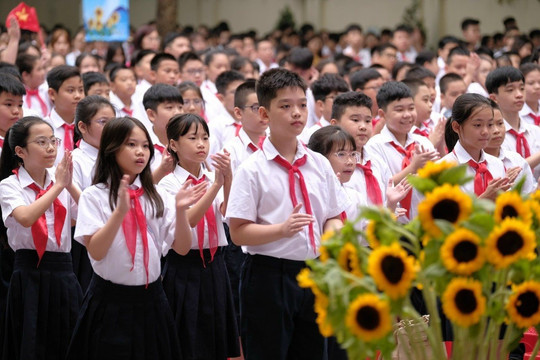 Hà Nội cấm ban đại diện cha mẹ học sinh thu 7 khoản