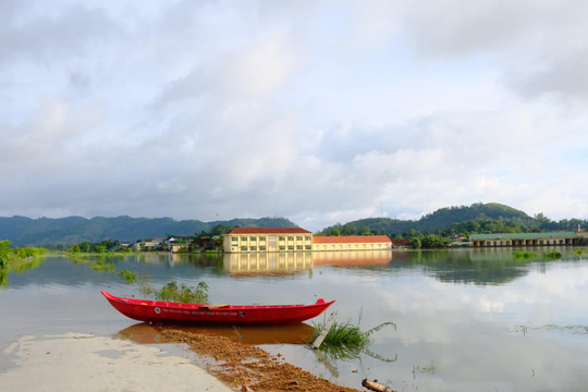 Nhiều trường học Nghệ An ngập sâu trong nước lụt