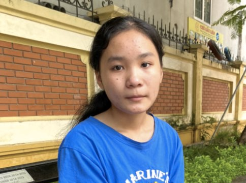 Cô gái người Nùng biết tin đỗ Đại học Y Hà Nội khi đang làm công nhân