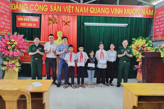 Niềm vui đến với các em học sinh nghèo tỉnh Quảng Bình