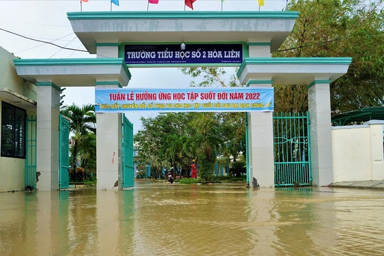 Gần 30 trường ở Đà Nẵng cho học sinh tạm nghỉ vì mưa ngập