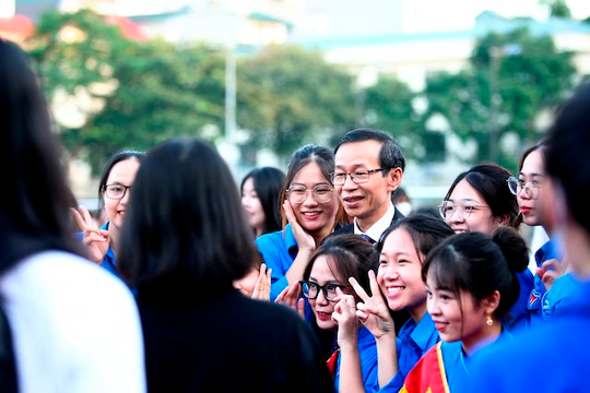 Hiệu trưởng Đại học Sư phạm Hà Nội chia sẻ xúc động trong ngày lễ khai giảng