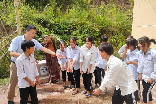 Thêm 3.000 học sinh biên giới Điện Biên có ‘nước sạch’