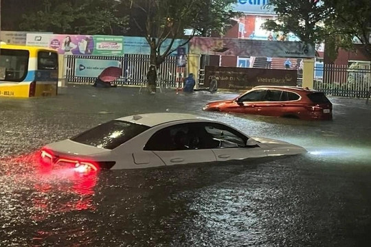 Giải mã trận mưa ngập lịch sử ở Đà Nẵng