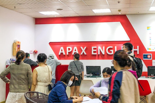 Phụ huynh đòi trung tâm tiếng Anh Apax English hoàn tiền 