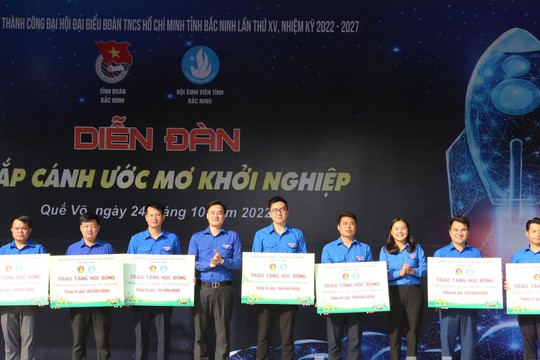 Bắc Ninh trao hơn 1,2 tỷ đồng cho học sinh có hoàn cảnh khó khăn