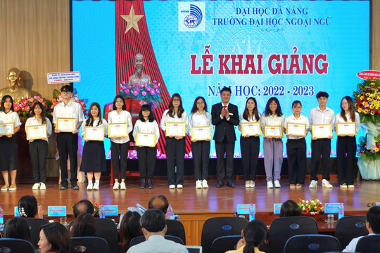 Trường ĐH Ngoại ngữ Đà Nẵng hỗ trợ 6,6 tỷ đồng cho sinh viên