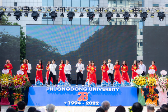 Hơn 2000 tân sinh viên ĐH Phương Đông tham gia chuỗi sự kiện khai giảng
