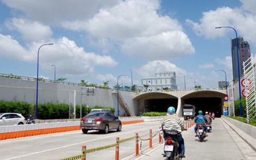 Cấm xe 2 ngày liên tiếp tại hầm sông Sài Gòn