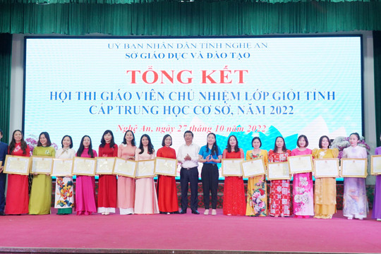Công nhận 238 giáo viên chủ nhiệm giỏi tỉnh Nghệ An cấp THCS