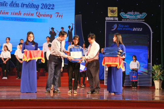 Học bổng 'Tiếp sức đến trường' hỗ trợ 1,5 tỷ đồng đến tân sinh viên Quảng Trị