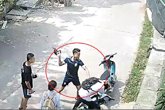 Video hai học sinh Bắc Giang bị tấn công bằng dao