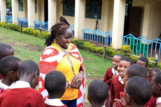 Cô giáo Kenya chiến thắng hủ tục