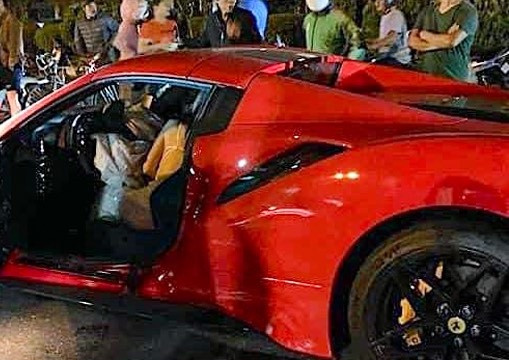 Xe Ferrari 488 tông chết người, xuất hiện ảnh cô gái trẻ ngồi ghế lái
