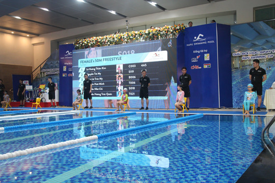 Hàng trăm học sinh tiểu học thi tài giải bơi Hapu Swimming Cup 2022