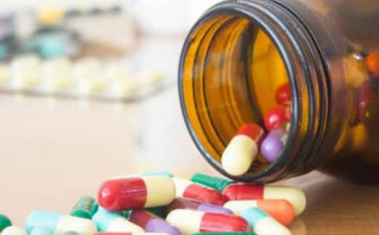 Bác sĩ cảnh báo chết trên đống thuốc vì sử dụng kháng sinh bừa bãi
