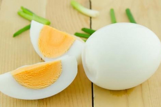 Nhiều người kiêng trứng khi bị sốt xuất huyết có đúng không?