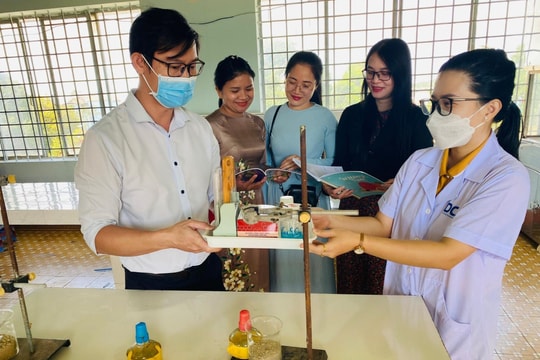 'Thầy cô' không danh phận