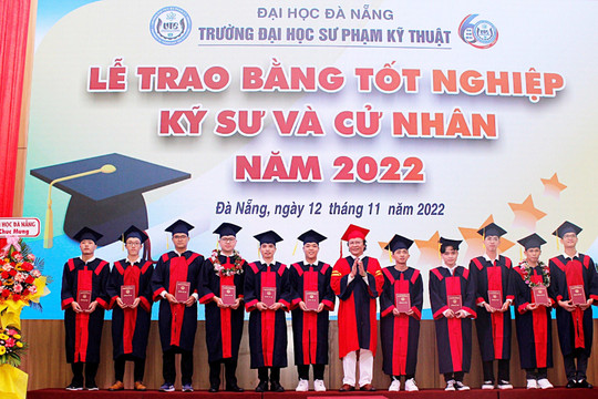 Trường ĐH Sư phạm Kỹ thuật Đà Nẵng trao bằng cho gần 630 tân cử nhân, kỹ sư