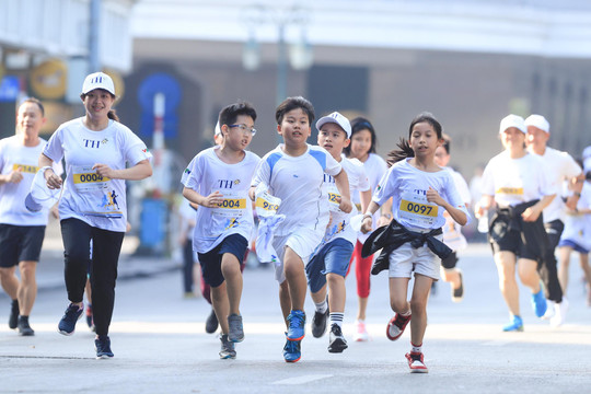Hàng nghìn học sinh, giáo viên tham gia giải chạy 'S-Race 2022' tại Hà Nội