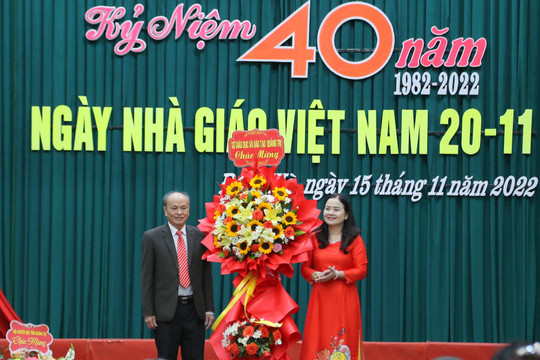 Hội cựu giáo chức Quảng Trị gặp mặt kỷ niệm 40 năm ngày Nhà giáo Việt Nam