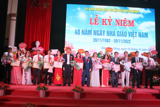 Khen thưởng 21 tập thể, cá nhân ở huyện vùng cao Điện Biên Đông