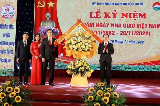 Huyện Ba Vì (Hà Nội) khen thưởng nhà giáo tiêu biểu năm 2022