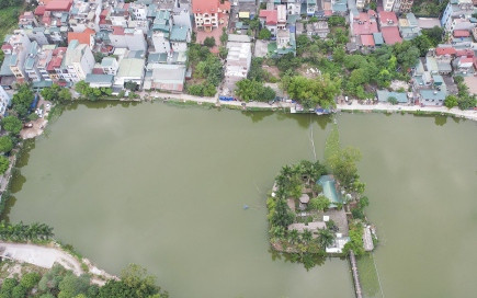 Hàng loạt hồ nước Hà Nội trước nguy cơ bị san lấp