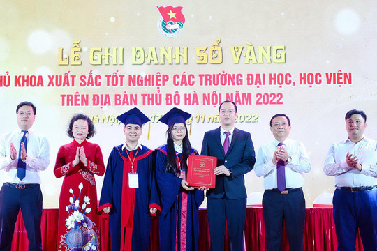 Hà Nội ghi danh sổ vàng cho thủ khoa tại Văn Miếu