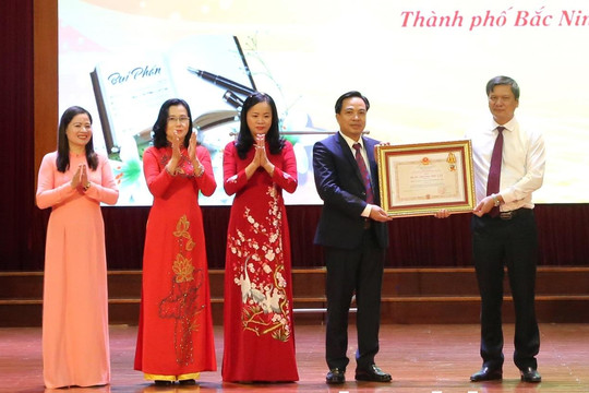 Phòng GD&ĐT TP Bắc Ninh đón nhận Huân chương Độc lập Hạng Ba