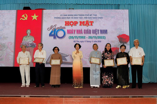 Hội Cựu giáo chức Mỹ Tho họp mặt kỷ niệm Ngày Nhà giáo Việt Nam
