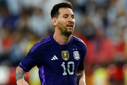 Messi ghi bàn và kiến tạo trong trận thắng 5-0 của Argentina