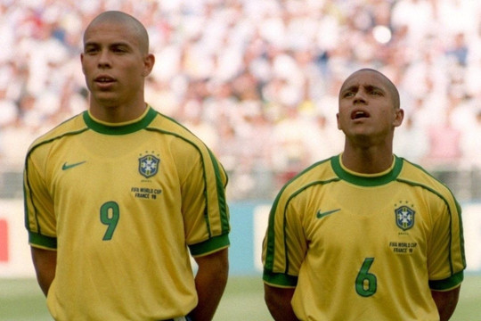 Roberto Carlos và khoảnh khắc cứu mạng Ronaldo 'béo'