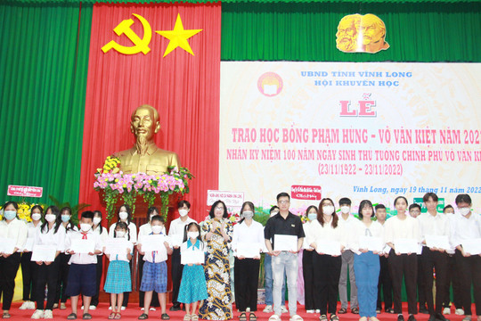 Vĩnh Long trao học bổng Phạm Hùng - Võ Văn Kiệt